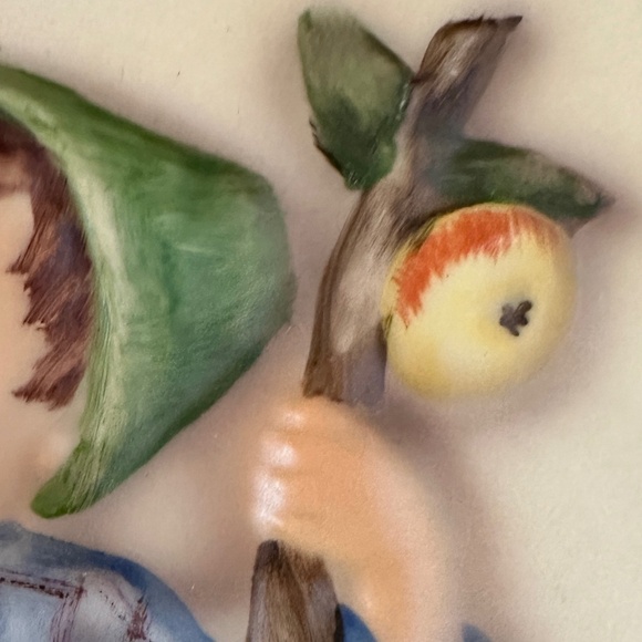 1977 Annual Hummel Plate MJ Hummel Boy in Apple Tree - Picture 5 of 9